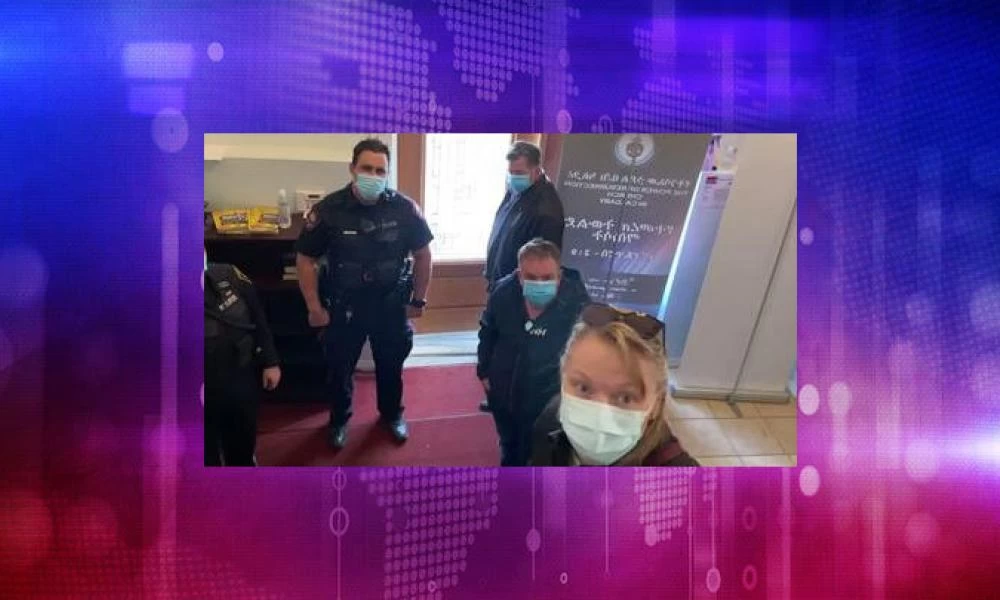 Πάστορας σε αστυνομία: "Η Γκεστάπο δεν επιτρέπεται εδώ!"